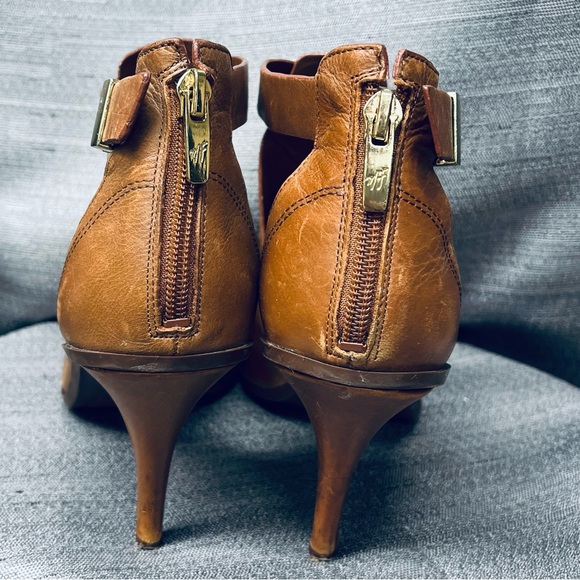 Marc Fisher Brown Cognac Leather Bootie Style Heel Women’s Size 9 - Picture 2 of 10